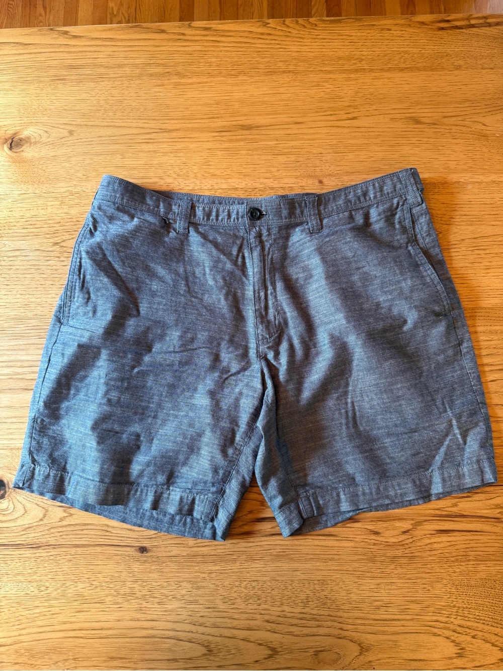 Eddie Bauer 100% Cotton Men’s Shorts Size 36. Blue/Gray